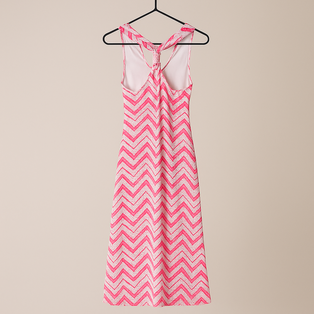 🌸 Vestido Largo Sin Mangas con Estampado Chevron Rosa y Blanco