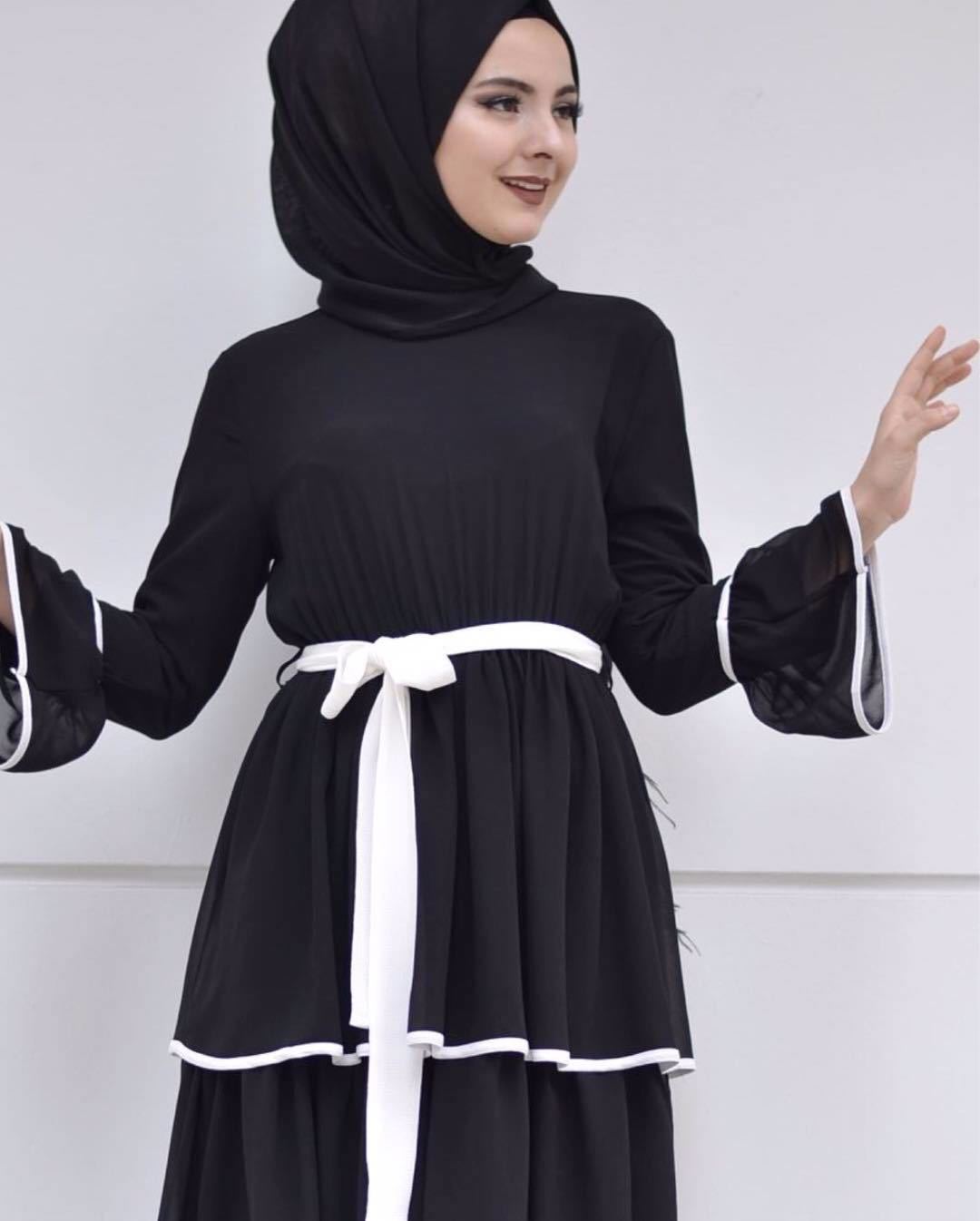 Arab fashion cake black and white with dress