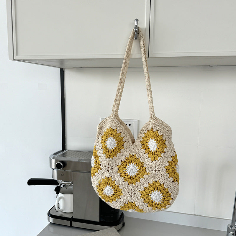 Grandmother's Elegant Flower Woven Women's Shoulder Bag